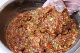 猪肉饺子馅好吃有诀窍，教你饺子馆调馅配方秘诀，鲜嫩多汁太香了