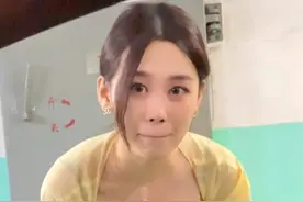 “繁华三千不及你万分之一，红尘万丈只为你倾心一笑”#深情不及