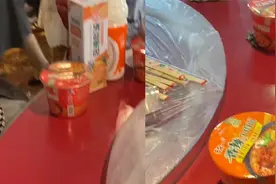 女子去搂席发现竟是泡面席，桌上客人全都看到傻眼：第一次见