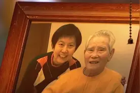 1970年12月，中国第一艘核潜艇成功下水，再一次震惊世界视频封面