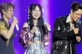 小沈阳家族式演唱会杀疯了！女儿沈佳润公开亮相完美复刻母亲基因