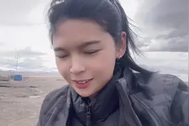妹子骑摩托车穿越羌塘无人区，无人区风景太好了，但是人太遭罪了视频封面