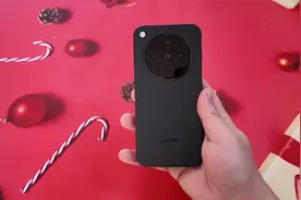 3678元的OPPO Find X8？首发用户觉得背很疼视频封面