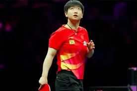 从0-2到4-2，孙颖莎连扳四局逆转击败王艺迪，率先晋级女单决赛视频封面