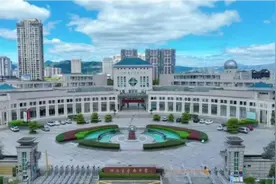 温州一中学年薪200万招名校长，年薪150万招特级教师视频封面