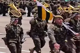 心情不好你就来看巴西阅兵踢正步，卖着六亲不认的步伐