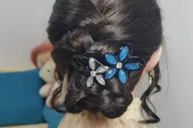 中年女士长头发这样盘起来端庄又大气，四五十岁妈妈们扎更显贵气