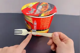 今天才知道，泡面叉子还可以这么用，真的太神奇了视频封面