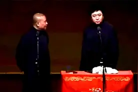 爆笑经典相声《老郭起的名字太三俗了》老郭谦哥视频封面