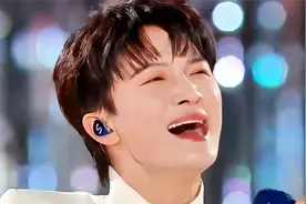 全国中小学生的“音乐导师”？周深4首歌被纳入教材，这下赢麻了