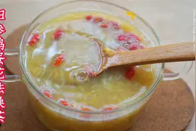 1个生鸡蛋2片当归，冲成鸡蛋花茶，活血祛瘀，滋阴去燥不上火