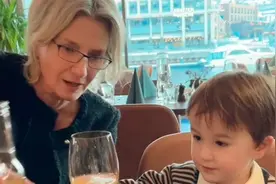中国姑娘远嫁挪威，婆婆带我们来吃海鲜自助，一家4口太和谐了！视频封面