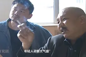 不捅我一刀，休想出这门！#征服#刘华强  #经典影视视频封面