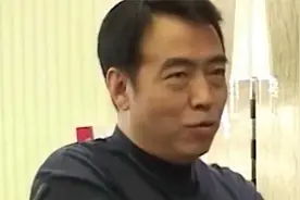 “目中无人”陈凯歌：看不起草根出身张艺谋，只因一首诗败给对方视频封面