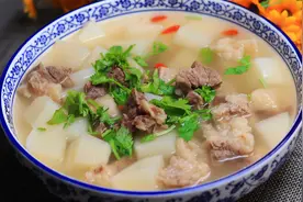 牛肉炖萝卜调料别乱放，大厨教你正确做法，天凉炖一锅，真香