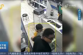 从小患脑瘫的九岁男孩坚持复健，突然自主站立行走，爸妈激动万分视频封面