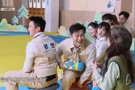 抢凳子游戏美女们也太拼了，白鹿、乔欣急得满地打滚｜奔跑吧视频封面