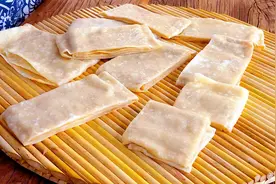 死面饼子，夏天吃这面食很凉爽，做法简单，比馅饼包子油条简单