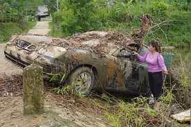 河边的泡水车，大姐发现后果断捞上岸，没想还能手艺绝活大修复！视频封面