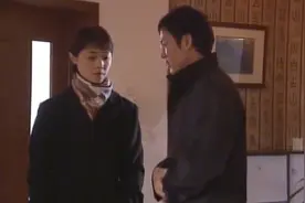 妻子没赶上飞机只能回家，听屋里声音不对，开门一看家散了视频封面