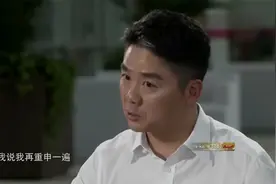 遇见大咖：刘强东回老家宿迁给母亲过寿，亲自做长寿面，真孝顺视频封面