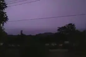 北京深夜电闪雷鸣刮风下雨，暴雨倾泻而下闪电狂舞视频封面