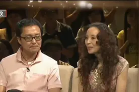 实力派演员吴刚岳秀清现场秀恩爱，荧幕一吻，更是让英达尖叫连连