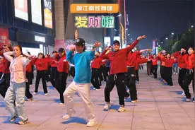 过年一定要跳的《发财啦》，学会从此发大财视频封面
