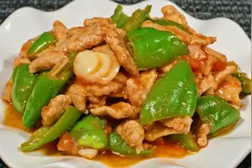 炒猪肉时，不要直接下锅炒，难怪嚼不动！教你一招，滑嫩入味，香