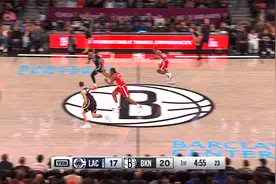 NBA精彩时刻：统治攻防！伦纳德抢断约翰逊后反击完成单臂劈扣视频封面