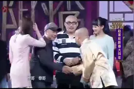 街舞还得是赵四！太空步配上托马斯回旋，开场三秒把赵本山笑喷