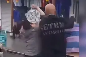 殴打游客！安徽泾县停车引纠纷：涉事3人被拘 5名公职人员被追责视频封面