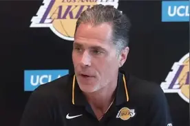 湖人4换1大交易外加3个裸签2个续约，重新打造10人轮换！视频封面