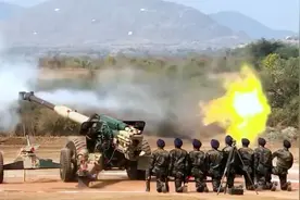 印度练兵实拍曝光：看8名炮兵，如何给重型火炮做射击准备视频封面