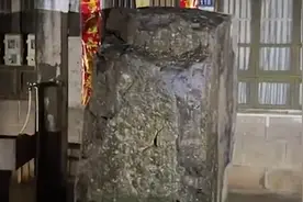 众人连夜打卡黄雨婷老家门口巨石 拍摄者：过去也是为了沾沾喜气视频封面
