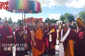 班禅回抵驻锡地扎什伦布寺视频封面