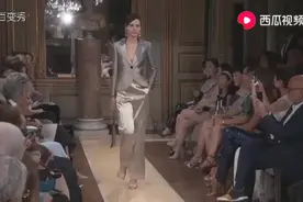 Giorgio Armani 2018金典时装秀（1）视频封面