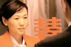 新婚夜妻子痛苦解开上衣丈夫惊奇的发现妻子肚子上竞绑着白布视频封面
