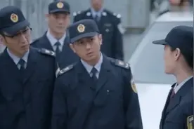 黑社会暴力抗法，这后台真硬！竟然和警察对抗！找死视频封面