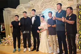 胡金秋与爱人今日大婚，杜锋携新伴侣到场祝福，大秋感动泪洒婚礼视频封面