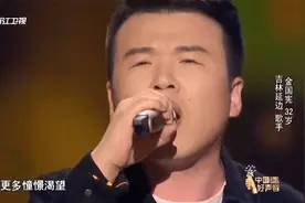 开嗓才唱了没两句，李荣浩就直接转身，等的就是你呀！