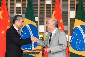 中巴旅行签证有效期自五年延长至十年 便利两国民众往来视频封面