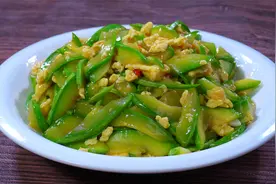 夏天，西葫芦鸡蛋是绝配，教你下饭的做法，营养美味特解馋