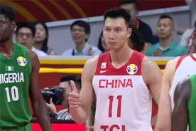 易建联国家队最后一舞！面对NBA球员挑衅！连续暴扣回应太血性了视频封面