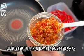 晚餐做土豆焖排骨，还给自己拌了柠檬酸鲜辣椒酱，清爽解腻很好吃