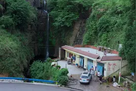 贵州一人家建房在山水沟里，一住就5代人，是因为旁边这股水视频封面