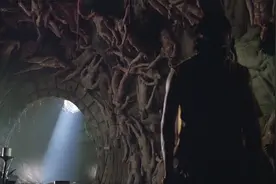 食人魔出来觅食，少年误入满是尸体的地窖，发现竟是他的巢穴视频封面