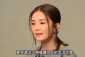 41岁蔡卓妍晒泳装照，穿比基全身零赘肉，颜值冻龄身材火辣美翻了视频封面