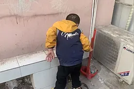 6岁男童被生母虐待致残后：一直以为妈妈病了，期待长出新的脚视频封面