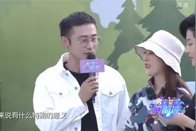 美女穿紧身牛仔裤冲关，大秀好身材，衣服湿透后更迷人